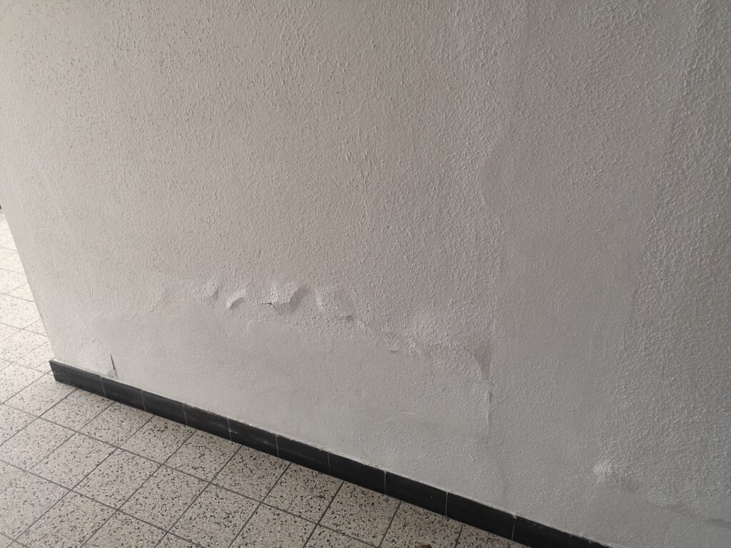 feuchte Wände erkennen, woher die Nässe kommt und welche Sanierungsmethoden