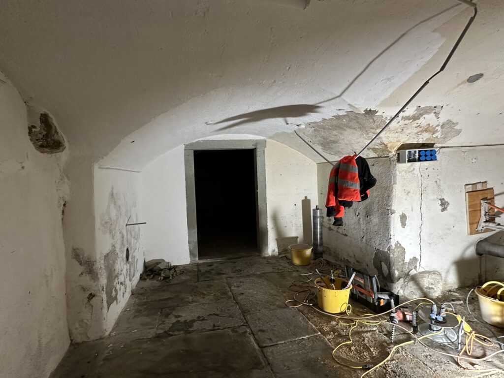 aber die punktgenaue Ortung braucht meist Profi-Equipment und Erfahrung