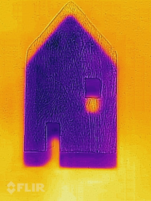 Sofort. Wasserquellen stoppen, Strom in feuchten Zonen meiden