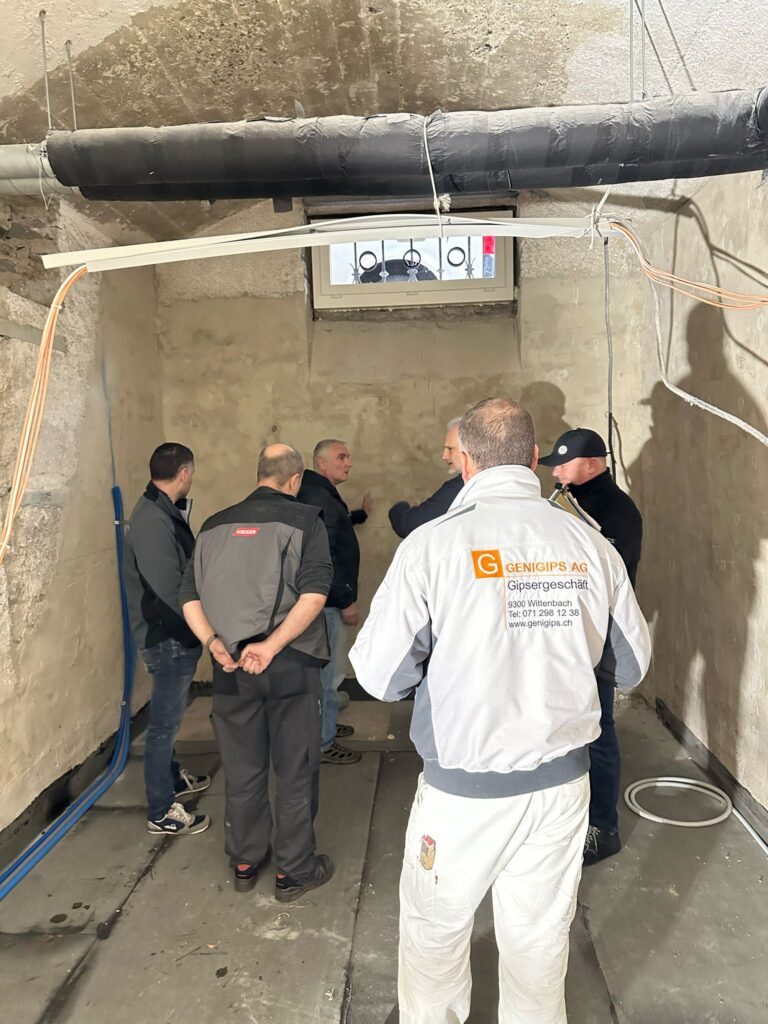 Ein Feuchtegutachten Altbau ist der wichtigste erste Schritt, bevor eine Sanierung gegen Feuchtigkeit geplant wird