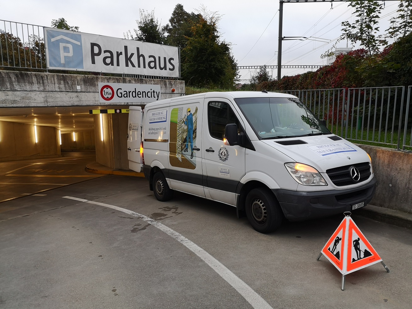 Neubaufeuchte Garage Tiefgarage