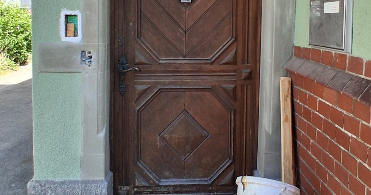 Haustüre beim Hauskauf prüfen