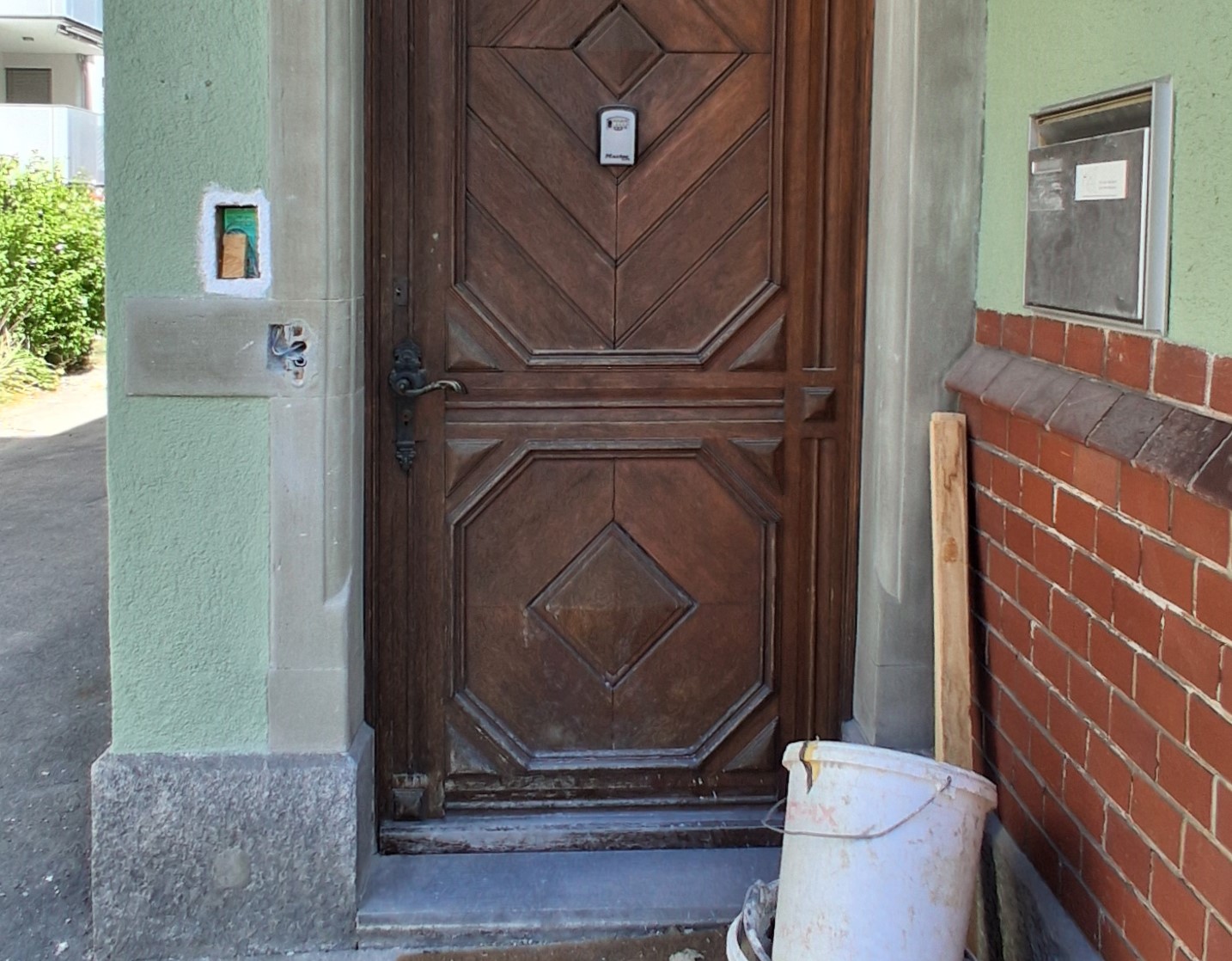 Haustüre beim Hauskauf prüfen